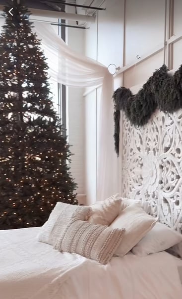 Image of 2025 HOLIDAY MINIS IN HARTFORD INDOOR STUDIO