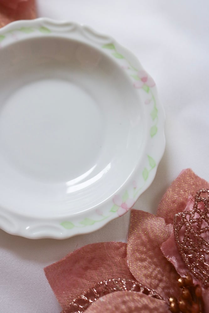 Image of Vintage 1986 Precious Moment Spring Style Ring Dish 