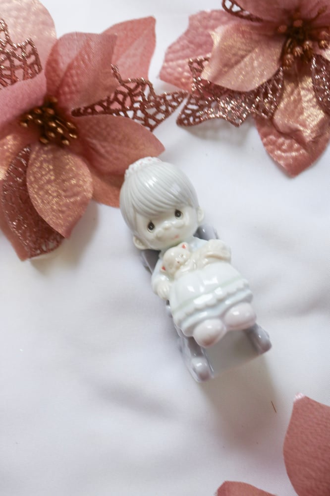 Image of Vintage 80s Precious Moments The Pur-Fect Grandma Salt and Pepper Shaker 