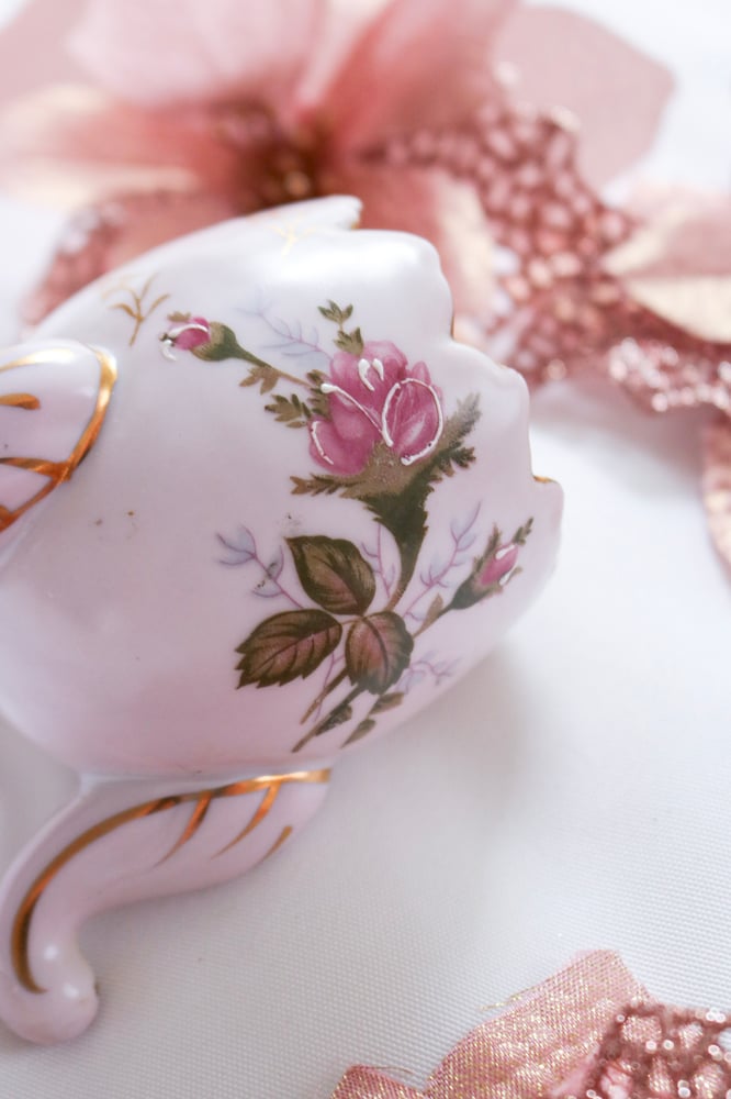 Image of Vintage 1950s Napco Porcelain Cracked Egg Three Footed Vase