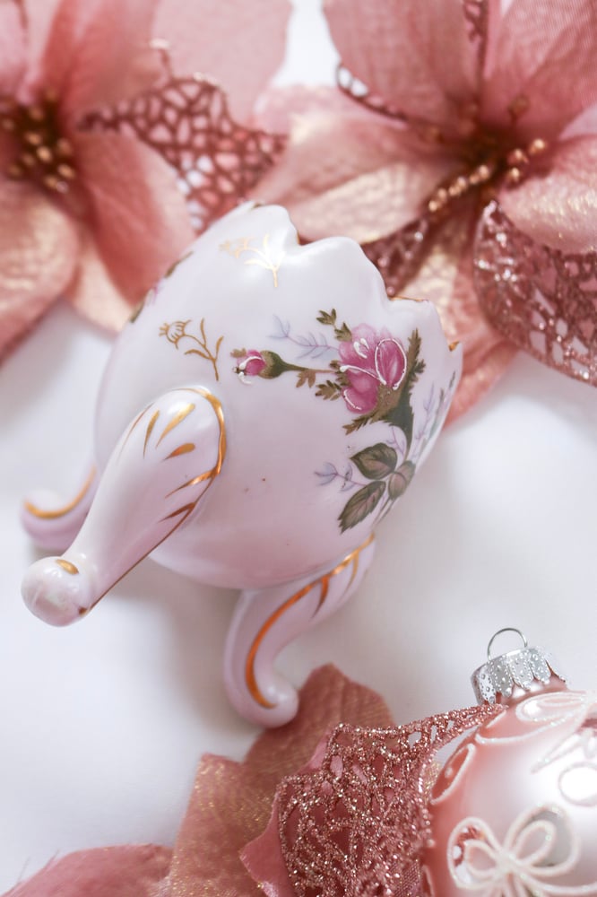 Image of Vintage 1950s Napco Porcelain Cracked Egg Three Footed Vase