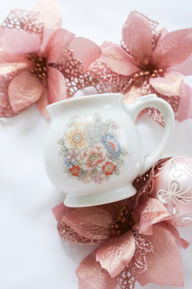 Image of Pastel Hues and Brews Pocket Tea Pocket Mug With Floral Details