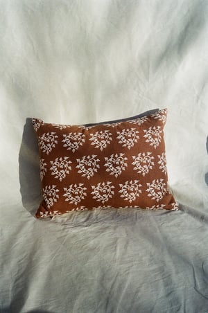 Image of Rectangle Ivy Hearts cushion
