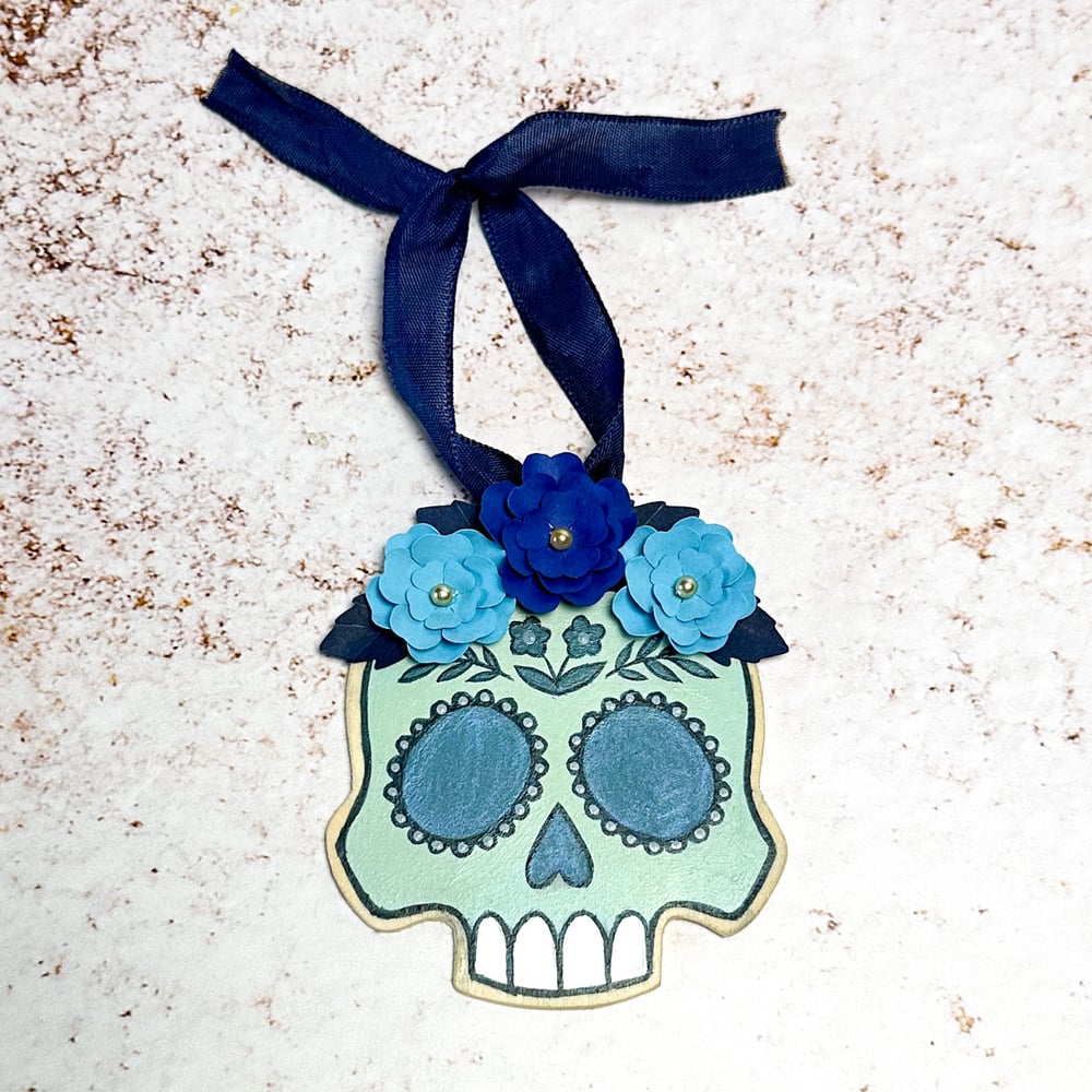 Image of Suspension Calavera Bleue