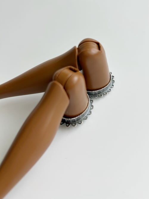 Image of Legs Crossed Brooch - Chocolate with White High Heels