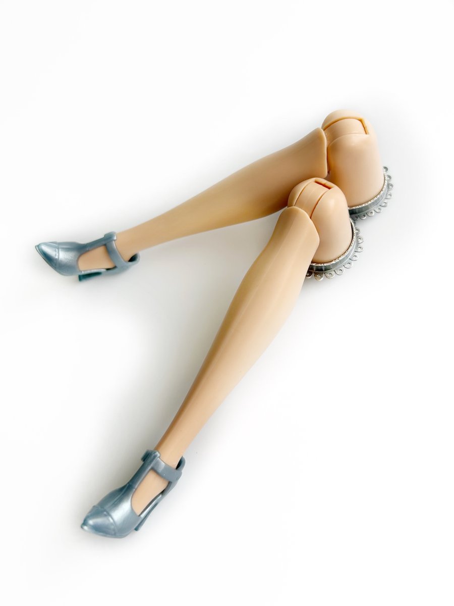 Image of Legs Crossed Brooch - Vanilla with Silver-Gray High Heels