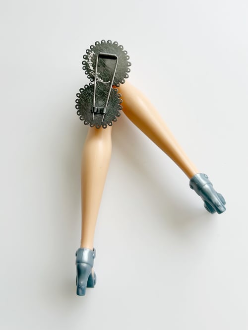 Image of Legs Crossed Brooch - Vanilla with Silver-Gray High Heels