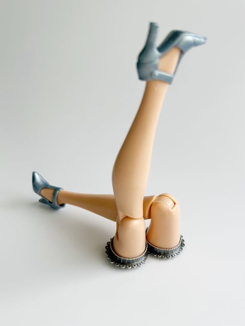 Image of Legs Crossed Brooch - Vanilla with Silver-Gray High Heels