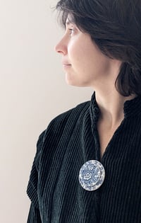 Image 2 of Broche Pastille double