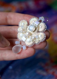 Image 2 of Mono Holo - Boucles brodées - Fermoirs dormeuses Argent 925