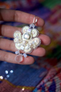 Image 3 of Mono Holo - Boucles brodées - Fermoirs dormeuses Argent 925