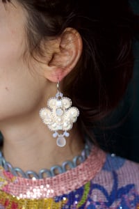 Image 5 of Mono Holo - Boucles brodées - Fermoirs dormeuses Argent 925