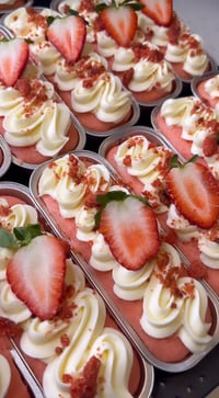 Strawberry Crunch Mini Cake (ft. Golden Oreo)