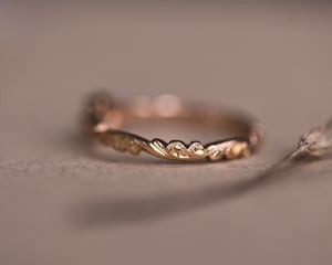 Image of 18ct Rose gold, 4mm rose-cut diamond Floral Carved ring (LON273)
