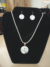 Pendant and earrings white fusion