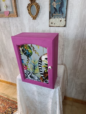 Petite armoire murale ultra colorée 