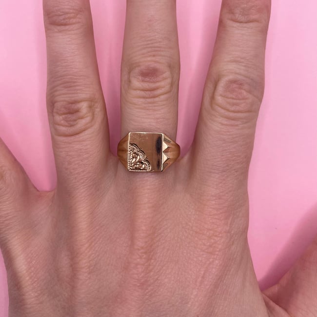 Square Patterned Signet 