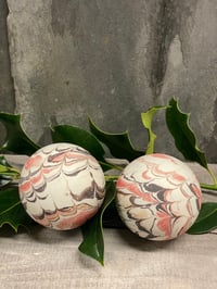 Image 1 of Sæt med to julekugler 1