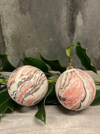 Image 4 of Sæt med to julekugler 1