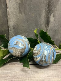 Image 2 of Sæt med to jule kugler 7