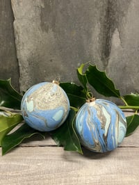 Image 1 of Sæt med to jule kugler 7