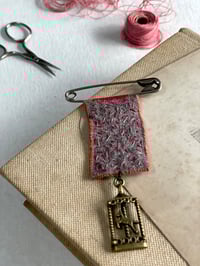 Circus Brooch with Seed Stitch Detail