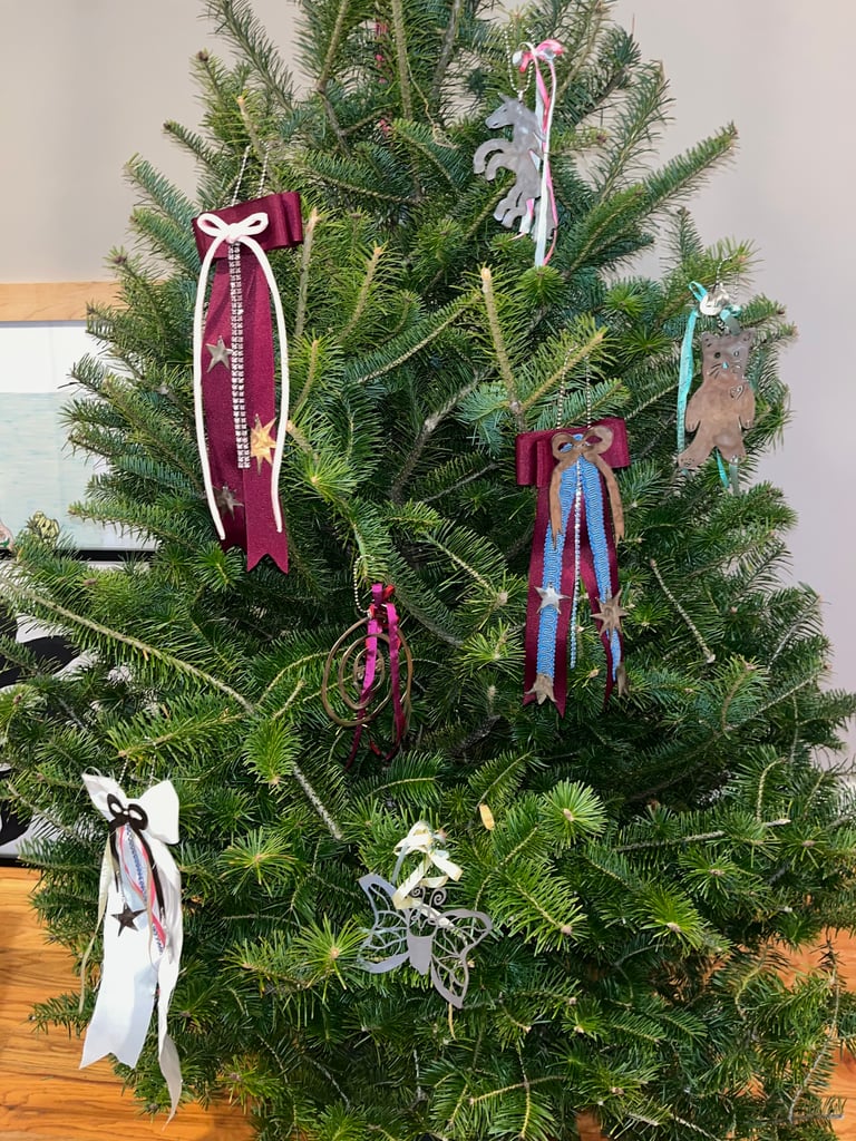 Burgundy Pink Brooch Charm Image 4