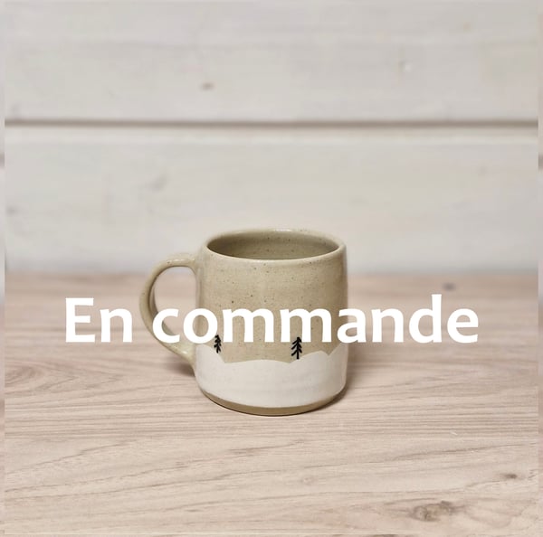 Image of EN COMMANDE / Tasse à café sapins beige