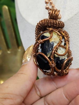 Image of Amulet 41 (the king's armer)