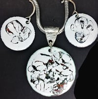 Pendant and earrings white fusion