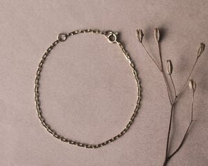 Image of 9ct gold faceted chain bracelet