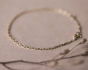 Image of 9ct gold faceted chain bracelet