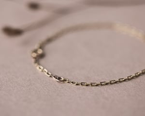 Image of 9ct gold faceted chain bracelet