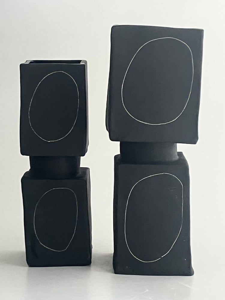 Image of a set of black stoneware vessels 1