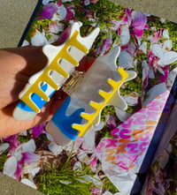 Image 2 of glo kitty hairclip 