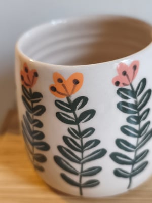 Image of   Petite  tasse anse fleur 