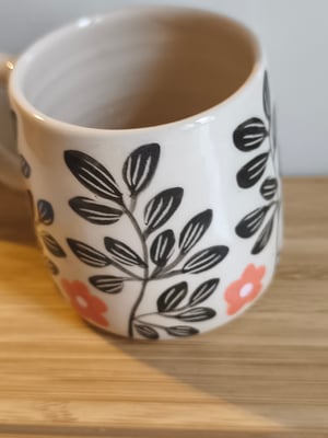 Image of  Petite  tasse anse  fleurs et feuilles 