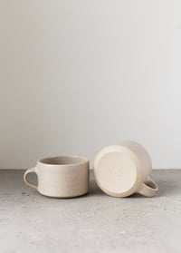 Image 2 of Pearl short mug