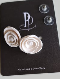 Image 3 of Stud Earrings - White Roses Studs (PCE045)