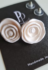Image 4 of Stud Earrings - White Roses Studs (PCE045)