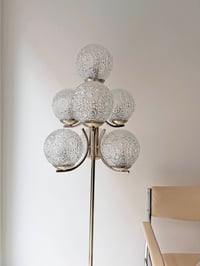 Image 2 of LÁMPARA DE PIE CON SIETE GLOBOS CON RELIEVE, AÑOS 70