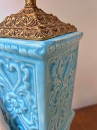 Image 6 of PIE DE LÁMPARA CERÁMICA AZUL CON BRONCE, AÑOS 60