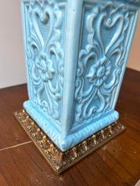 Image 8 of PIE DE LÁMPARA CERÁMICA AZUL CON BRONCE, AÑOS 60