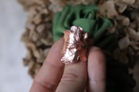 Image 1 of Anello con vera foglia di quercia elettroformata in rame e finitura lucida, taglia 13