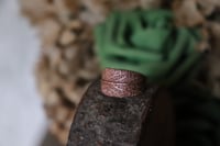 Image 2 of Anello con vera foglia di salvia elettroformata in rame e patina ossidata, taglia 10