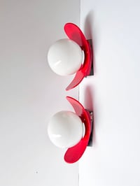 Image 1 of PAREJA DE APLIQUES EN ROJO Y BLANCO, AÑOS 60