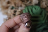 Image 3 of Anello con vera foglia di salvia elettroformata in rame e patina ossidata, taglia 18