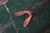 Image 3 of Collana con vera samara di acero sicomoro in rame con patina ossidata 1