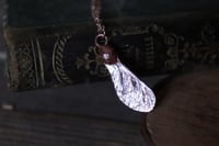 Image 2 of Collana con mezza samara di acero sicomoro in rame con finitura lucida 1