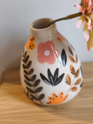 Image of    Petit vase  petites fleurs roses